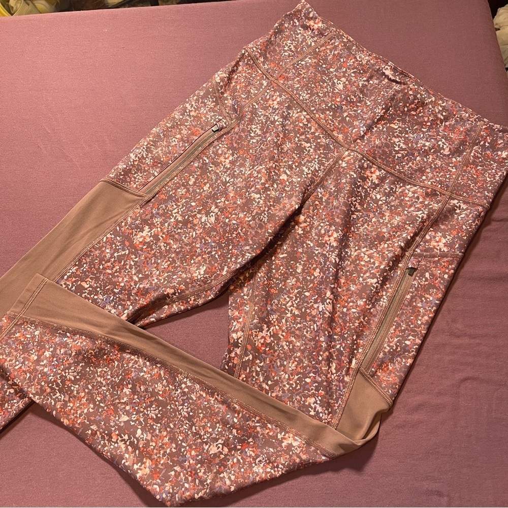 Athleta Rainier Printed Mesh Tight in Mauve/Brown Multi - Size 1X Leggings - Picture 3 of 8